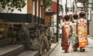Geisha in Kyoto - Japan Tours-On The Go Tours