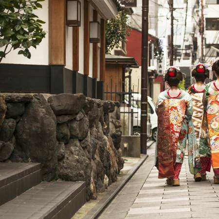 Geisha in Kyoto - Japan Tours-On The Go Tours