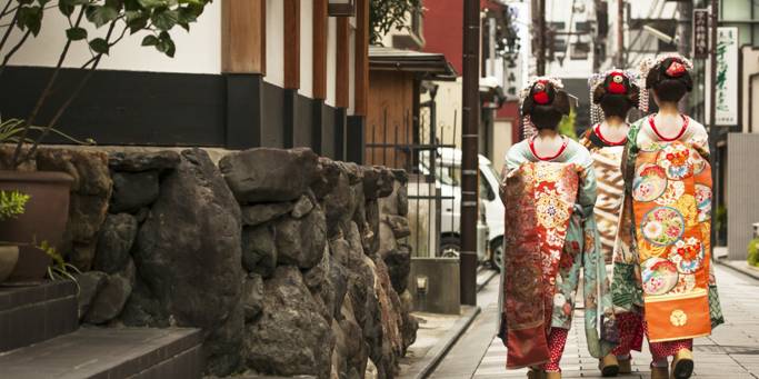 Geisha in Kyoto - Japan Tours-On The Go Tours