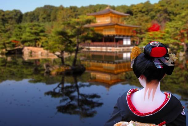 Geisha-at-the-Golden-Temple-in-Kyoto-Japan-Tours-On-The-Go-Tours