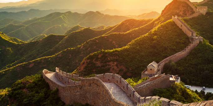 Watch the sunrise over the Great Wall of China