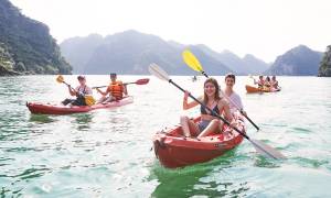 Halong bay kayaking 2