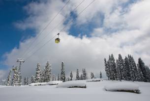 Himalayas in winter for skiing Auli - Highlight