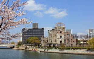 Hiroshima Peace Memorial Park - Cherry blossoms in Japan - On The Go Tours