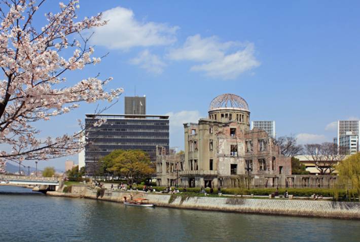 Hiroshima Peace Memorial Park - Cherry blossoms in Japan - On The Go Tours