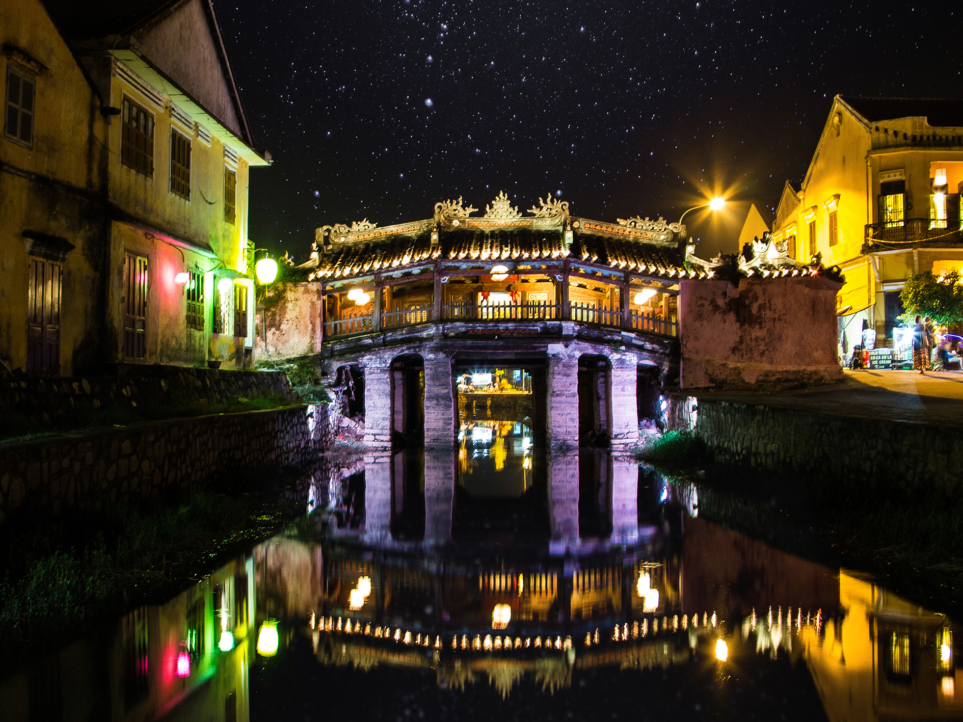 the Japanese bridge in Hoi An at night