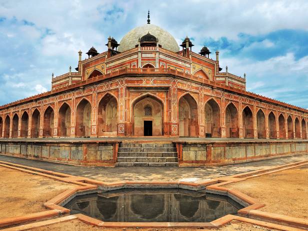 Humayun's tomb glowing in the waning sunlight in Delhi