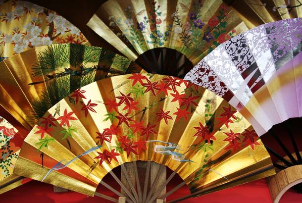 Japanese folding fan - Souvenirs in Japan - On The Go Tours