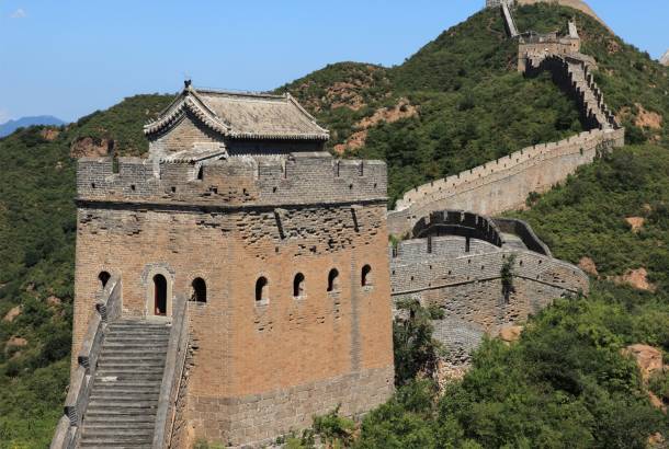 how many watchtowers are on the great wall of china