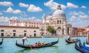 La Dolce Vita main image - Venice gondola