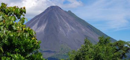 La Fortuna volcano in Costa Rica dreamstime_xxl_70162845
