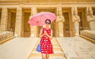 Lady in front of Hatshepsut Temple