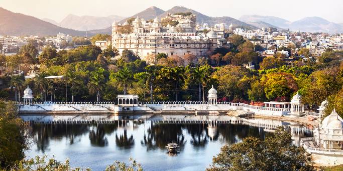 Lake Pichola and Udaipur Palace | India