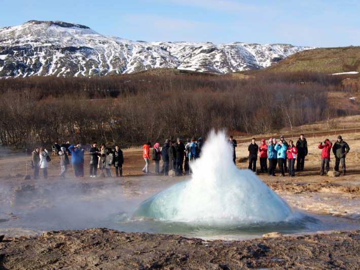 Land-of-the-Northern-Lights-Stokkur-Geyser