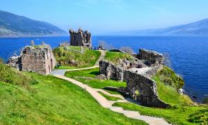 Loch ness and highlands express main - loch ness and urquart castle