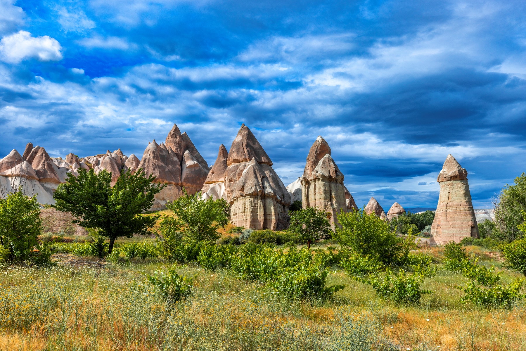 Love-valley-rock-formations-Cappadocia-1800