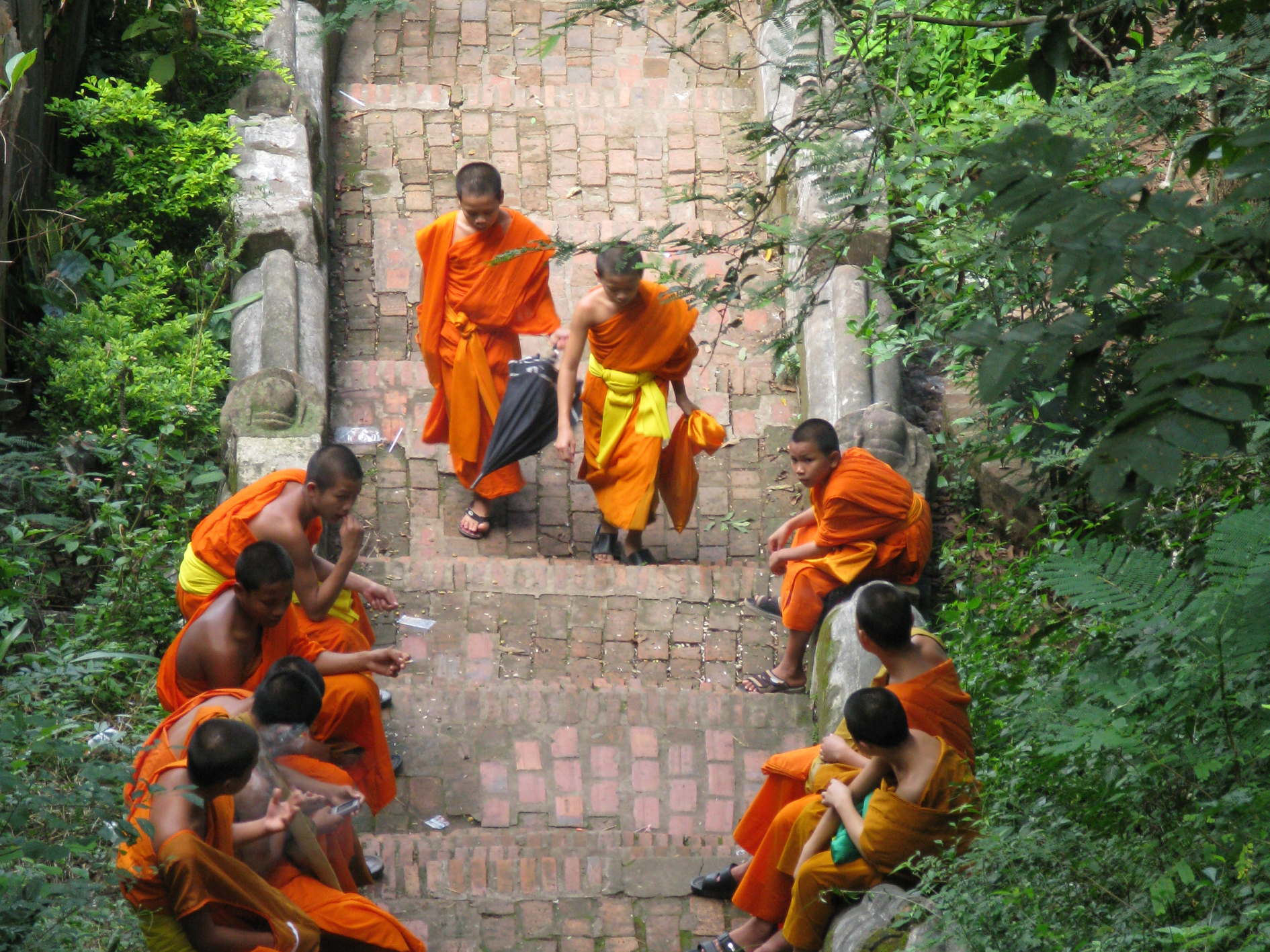 Day 5 - Tak Bat, Village Hike, & Sa Paper