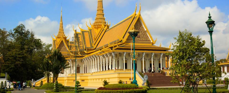 The gold and glittering royal palace in the middle of capital city Phnom Penh