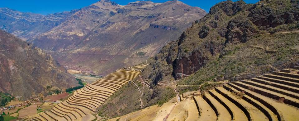 The ruins of Pisac stretching out across the mountainous Sacred Valley