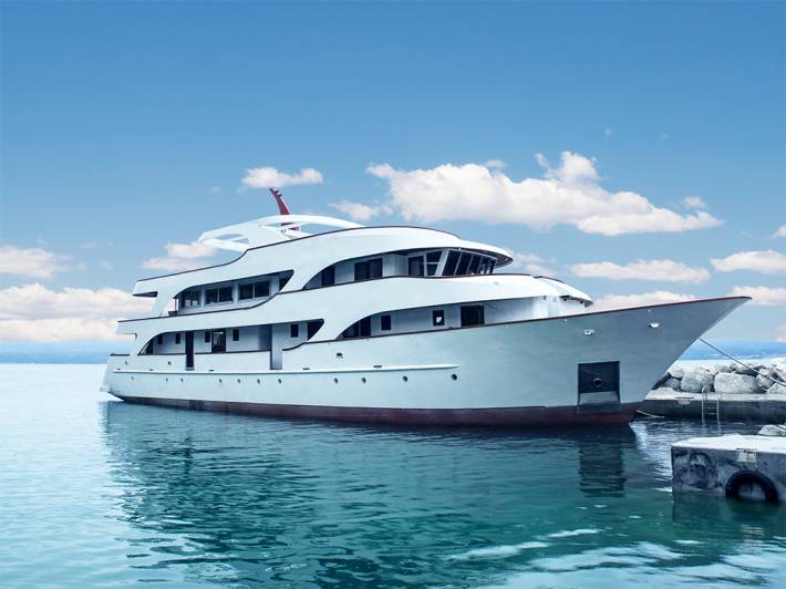 Premium-Boat-Exterior