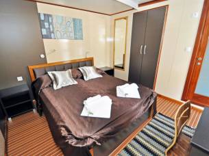 President-Deluxe-Boat-Bedroom