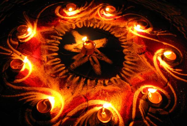 Rangoli artwork - Guide to Diwali - On The Go Tours