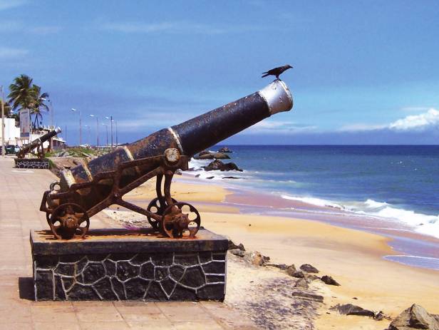 Cannon pointing towards the sea in Colombo