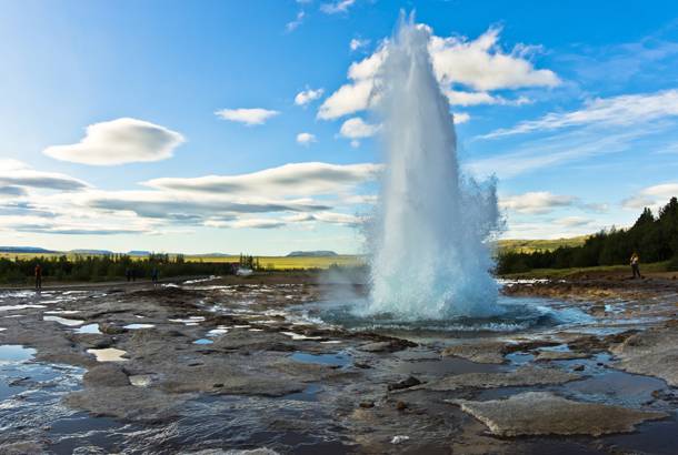 Strokkur geyser in Haukadalur valley - Iceland Golden Circle - On The Go Tours