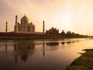 Taj-Mahal-India-Tours-On-the-Go-Tours