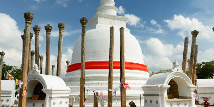 Thuparamaya dagoba - anuradhapura - sri lanka