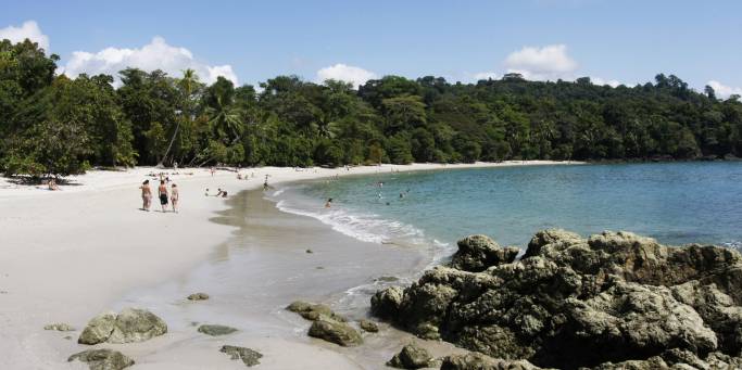 Picture of a sandy beach in Manuel Antonio in Costa Rica