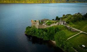 Urquhart Castle loch ness - scotland