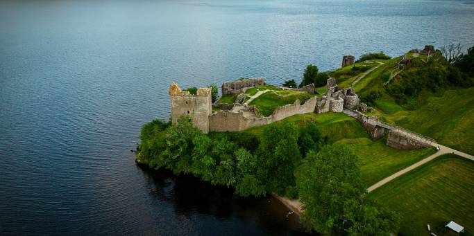 Urquhart Castle loch ness - scotland