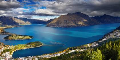 Wakatipu lake - Best places to visit in New Zealand - On The Go Tours
