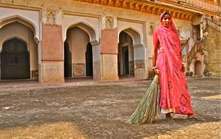Woman at the Amber Fort - India Tours - On The Go Tours