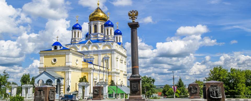 The colourful Voznesenskij Cathedral in Yelets with its gleaming blue domes