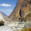 People hiking along the vertigo-inducing trails of Tiger Leaping Gorge