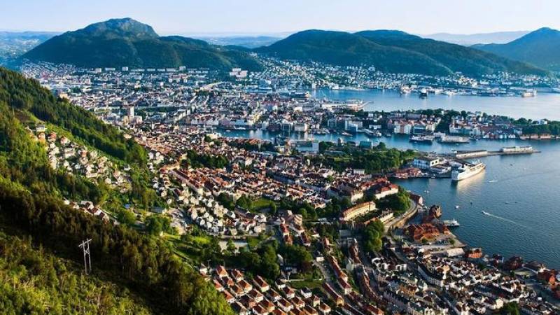 Bergen Shore Excursion: Bergen Walking Tour