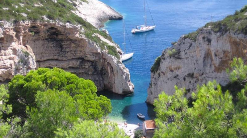 Blue and Green Cave RIB Speedboat Small Group Tour from Hvar