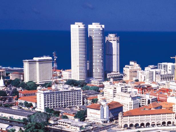 Cannon pointing towards the sea in Colombo