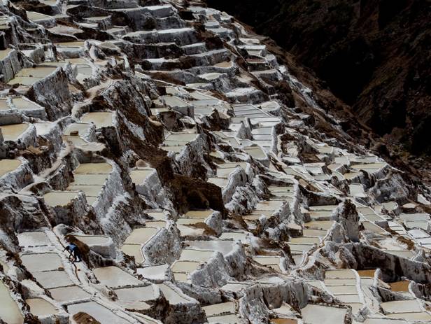 White water tumbling over rocks in Aguas Calientes