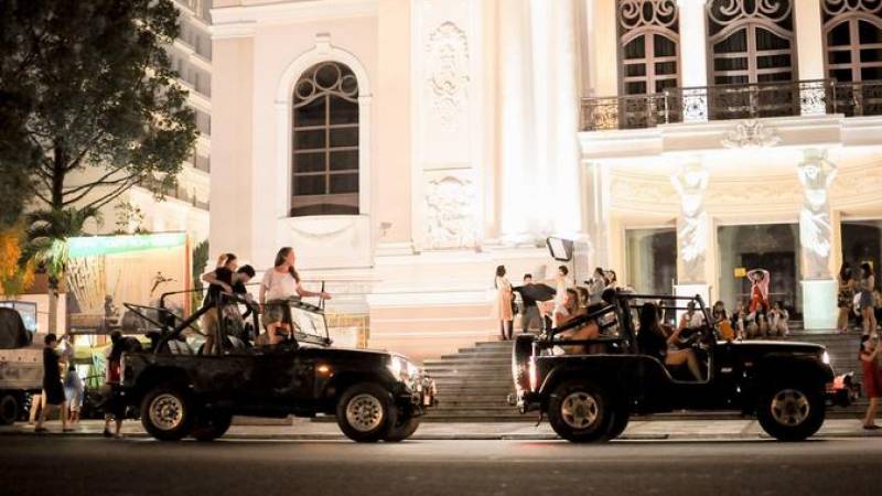 Private Jeep City Tour Saigon by Night and Skybar Drink